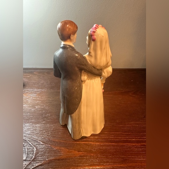 Vintage Hummel Goebel Bride and Groom Porcelain Figurine Germany #13 354 19 - Picture 2 of 3